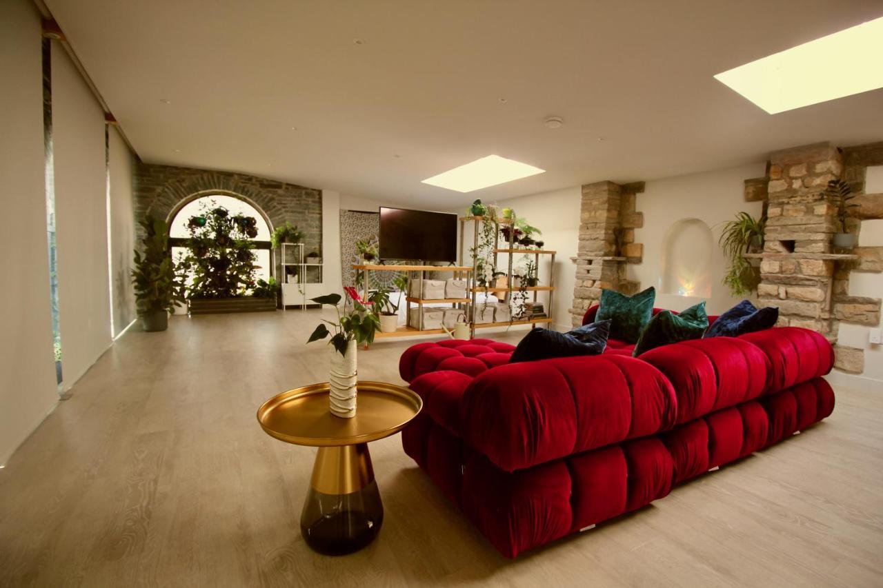 The Old Poolhouse Apartment