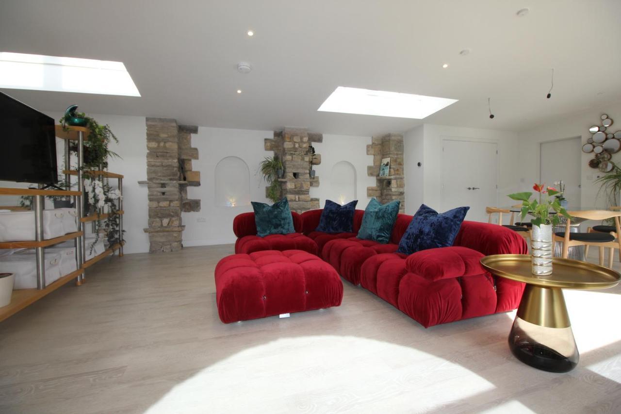 The Old Poolhouse Apartment